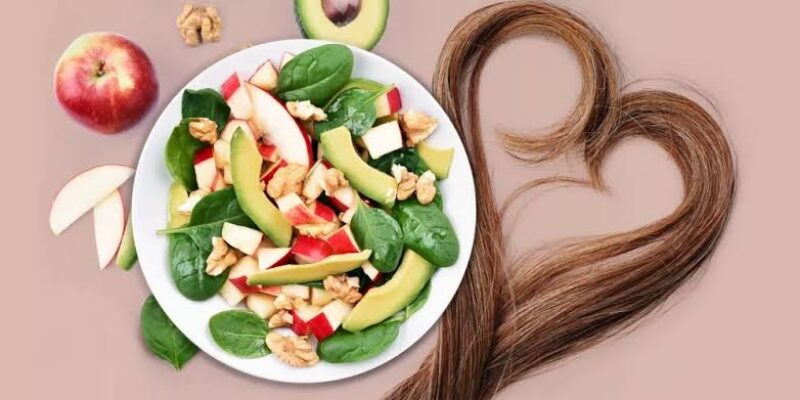 اطعمة مفيدة للشعر: 19 طعام لصحة الشعر وزيادة نموه